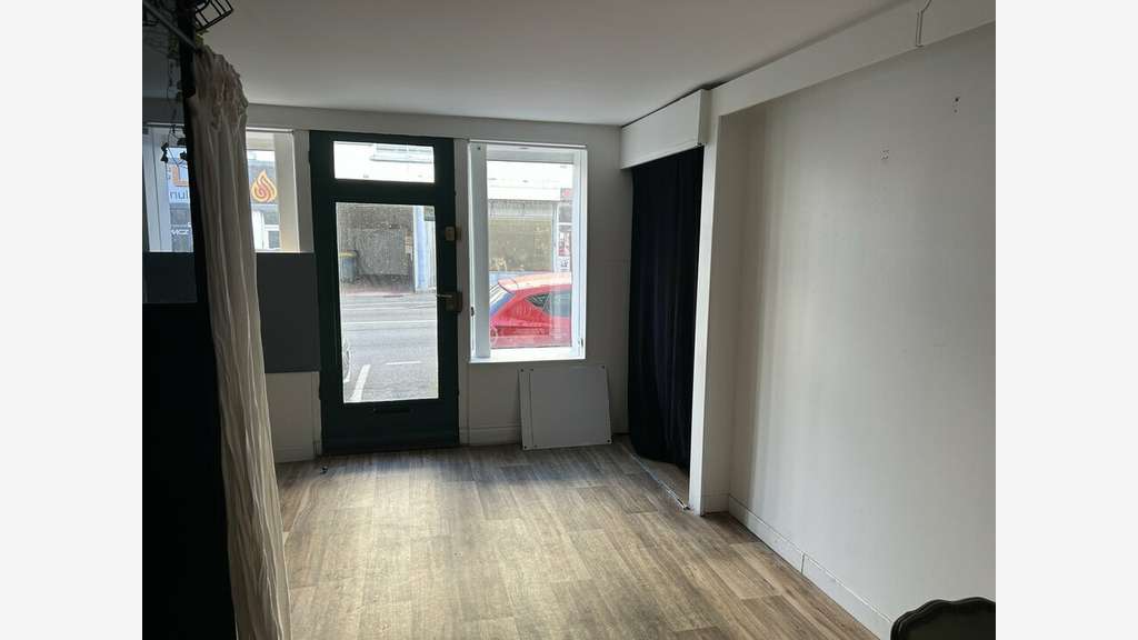 A louer local commercial 120m² empl N°1 Lanester