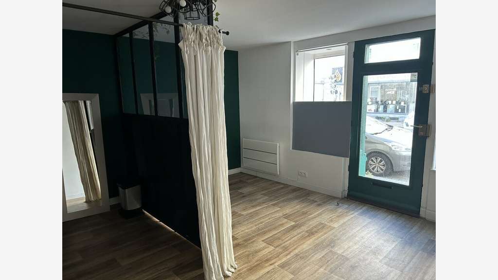 A louer local commercial 120m² empl N°1 Lanester