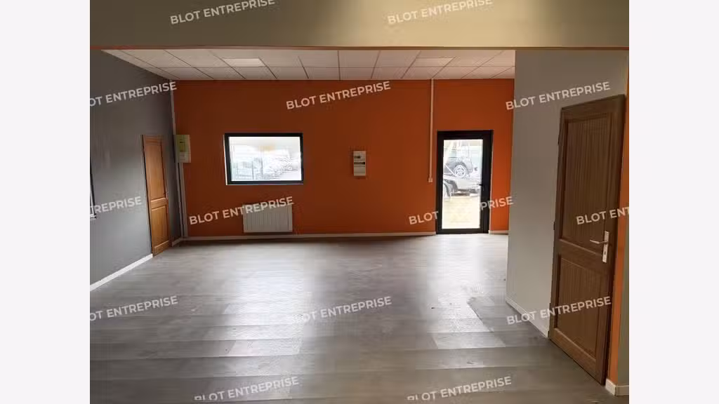A louer local commercial de 56m² en zc à Lanester