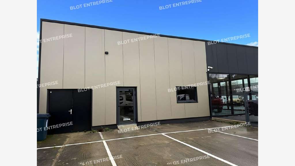 A louer local commercial de 56m² en zc à Lanester