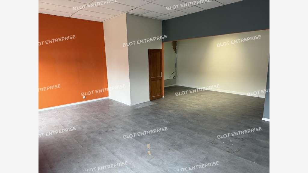 A louer local commercial de 56m² en zc à Lanester