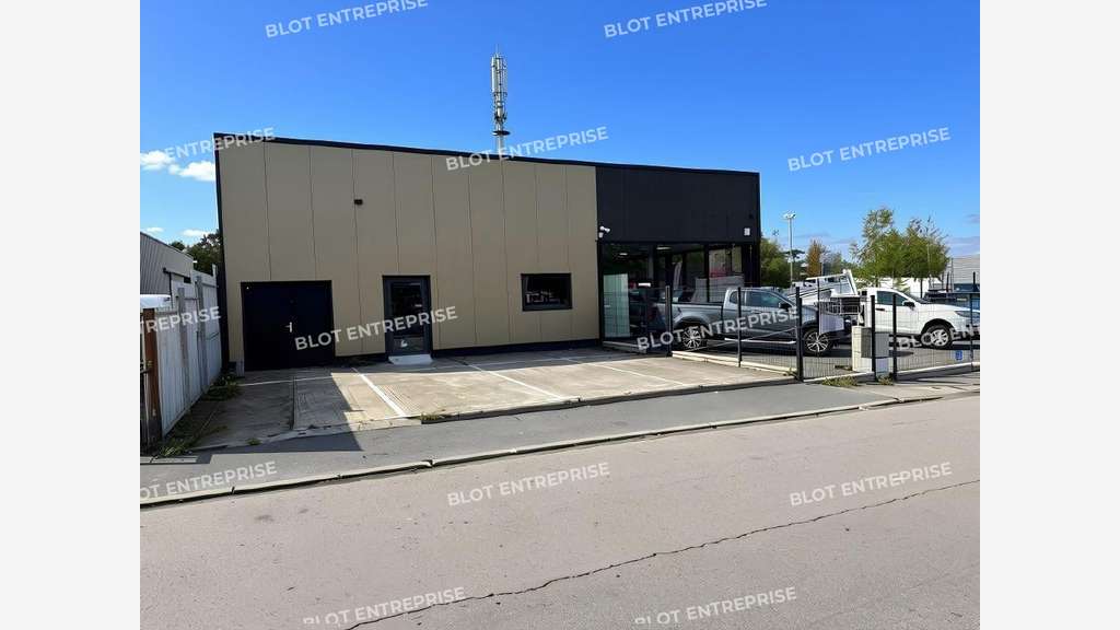A louer local commercial de 56m² en zc à Lanester