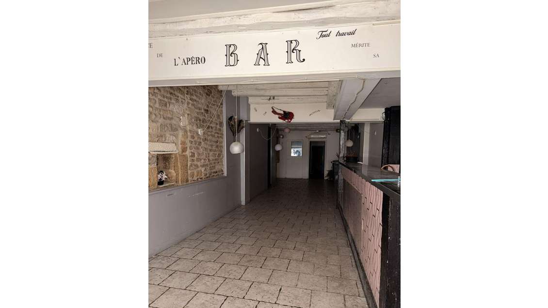 Location local ancien bar 140m² à Langres