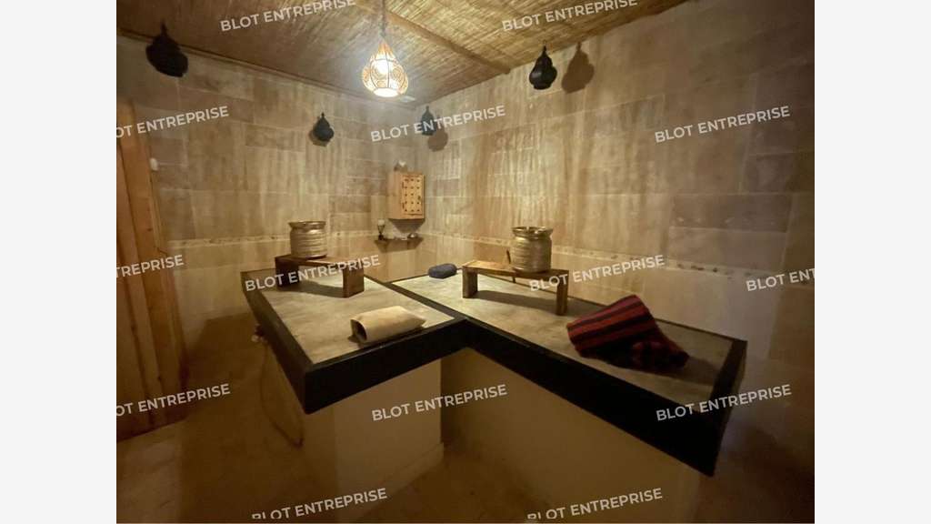 A louer local commercial 120m² en RDC à Langueux