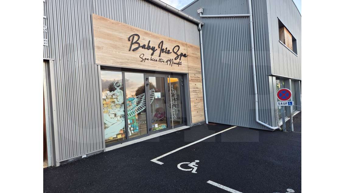 A louer local commercial 95m² à Langueux