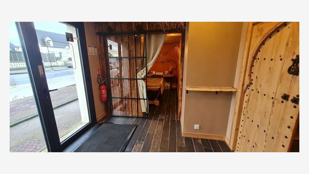 A louer local commercial récent 118m² à Langueux