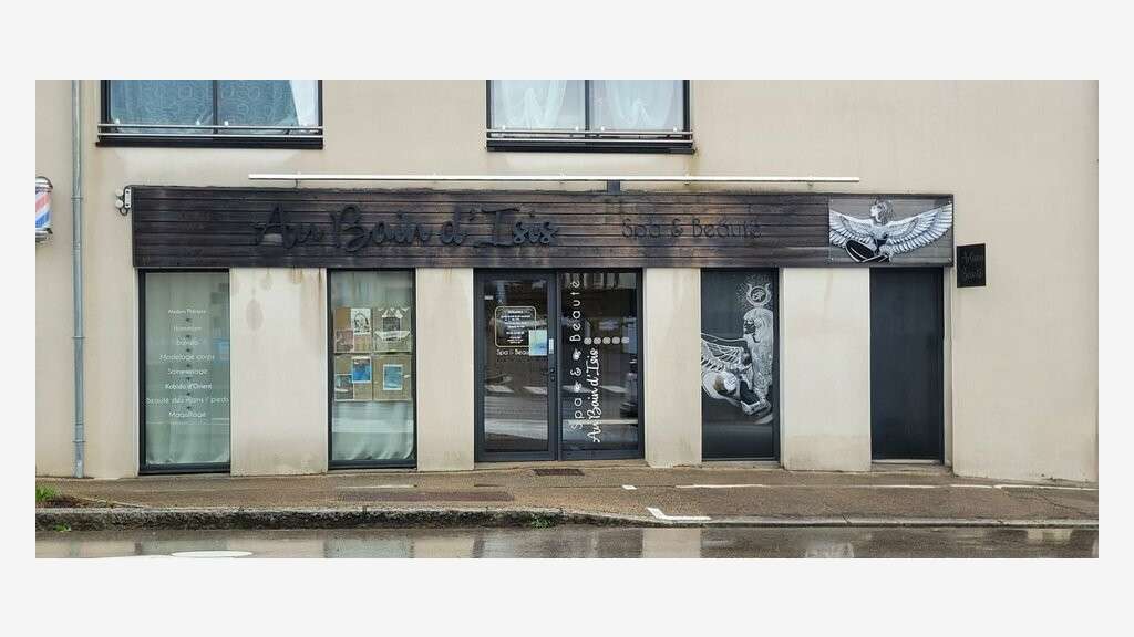 A louer local commercial récent 118m² à Langueux