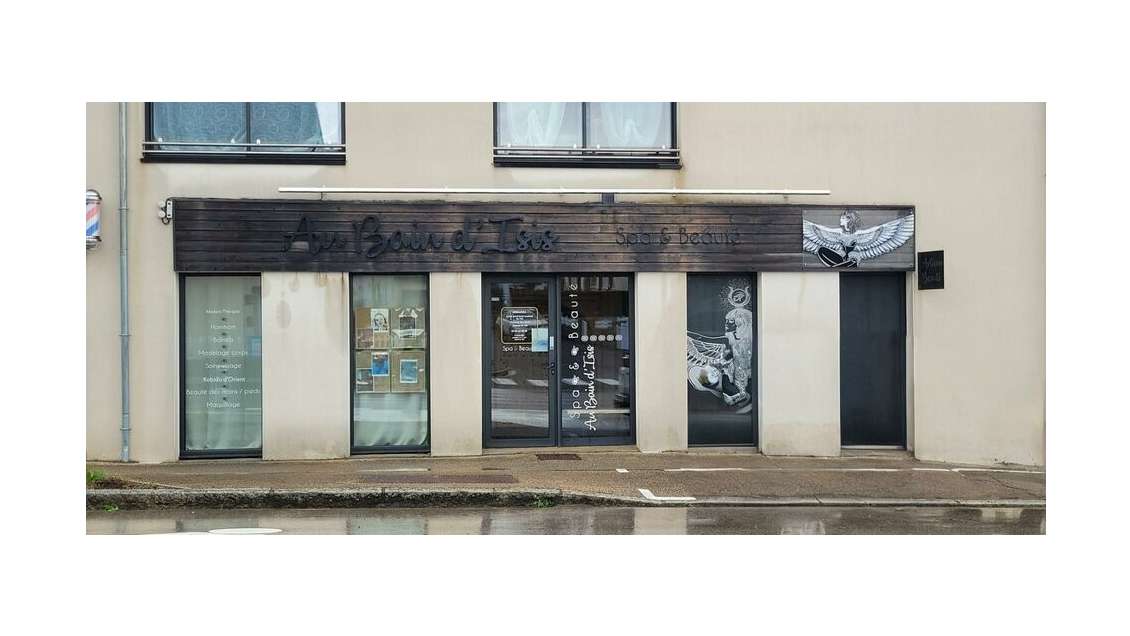 A louer local commercial récent 118m² à Langueux