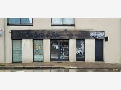 A louer local commercial récent 118m² à Langueux