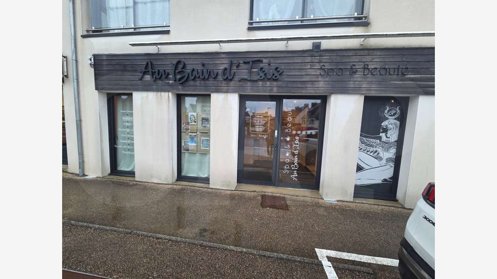 A louer local commercial 118m² à Langueux