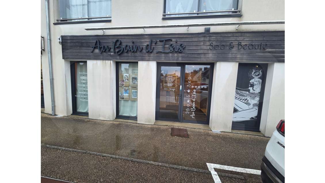 A louer local commercial 118m² à Langueux