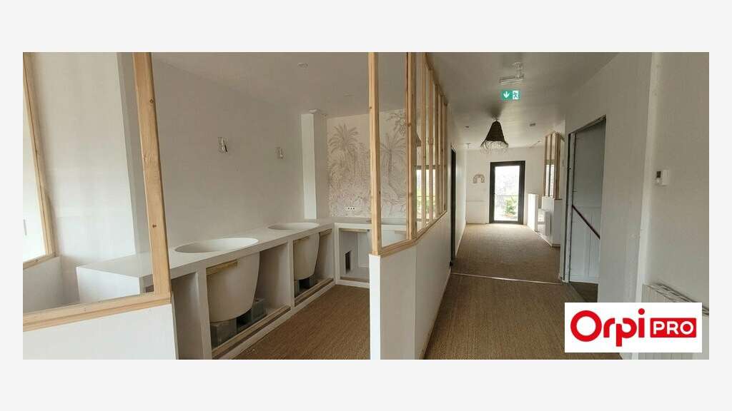 A louer local commercial de 95m² à Langueux