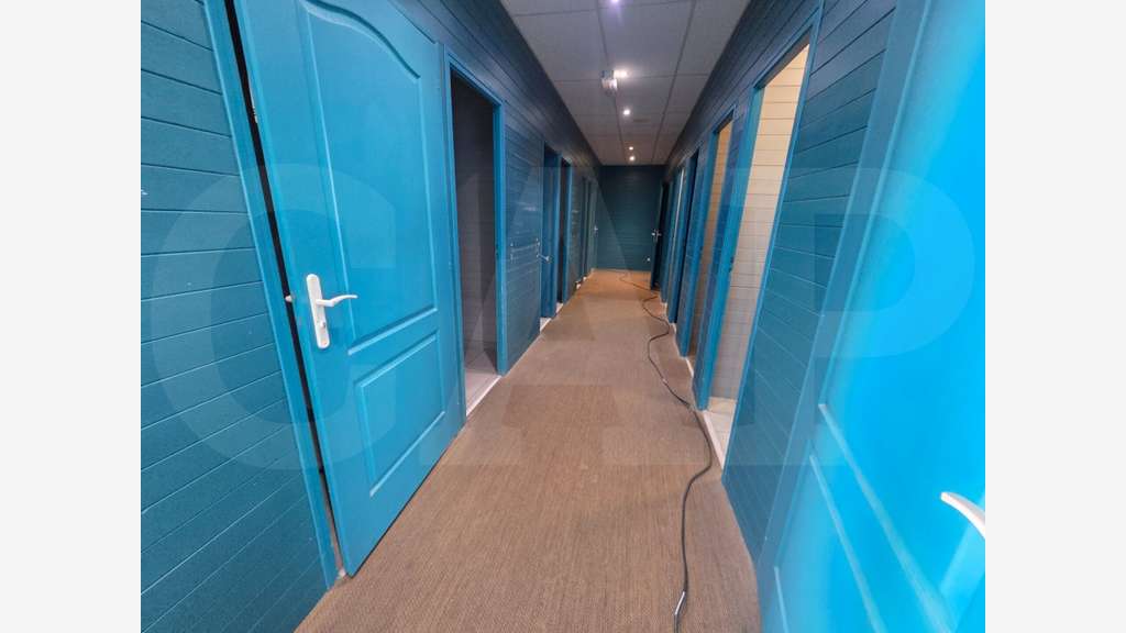 A louer local commercial de 550m² en ZA Langueux