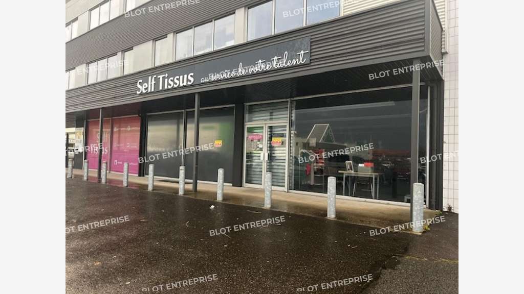 A LOUER LOCAL COMMERCIAL 355 m² ZONE CO DE 