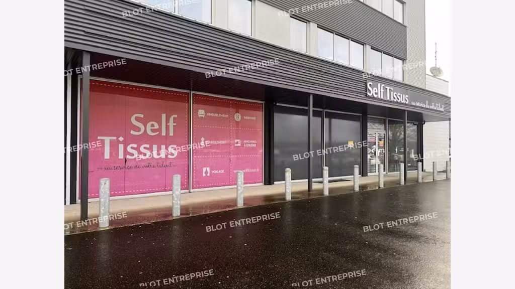A LOUER LOCAL COMMERCIAL 355 m² ZONE CO DE 