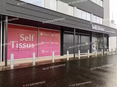 A LOUER LOCAL COMMERCIAL 355 m² ZONE CO DE 