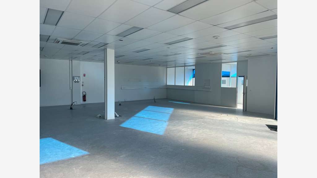 A louer local commercial ou pro 280m² à Lannion