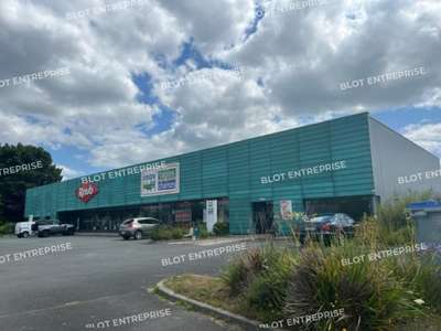 À LOUER - LOCAL COMMERCIAL 482 M² - LANNION