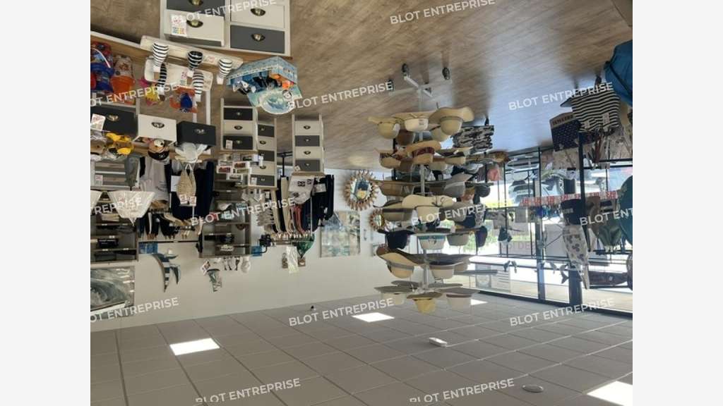 À LOUER - LOCAL COMMERCIAL 482 M² - LANNION