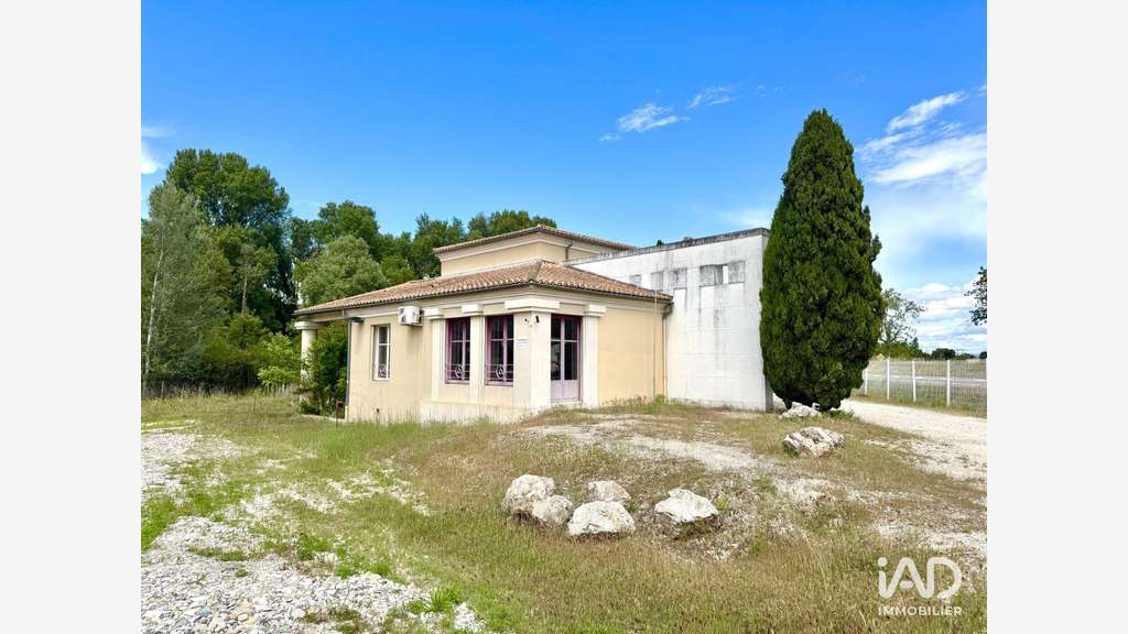 A louer boutique de 131m² à Lapalud empl n°1