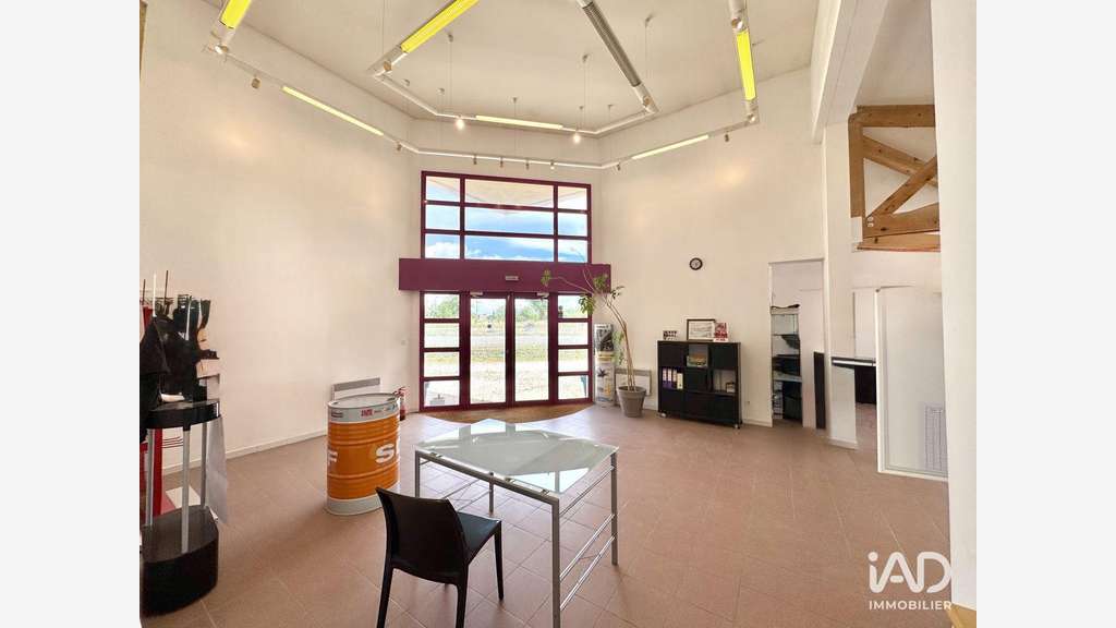 A louer boutique de 131m² à Lapalud empl n°1
