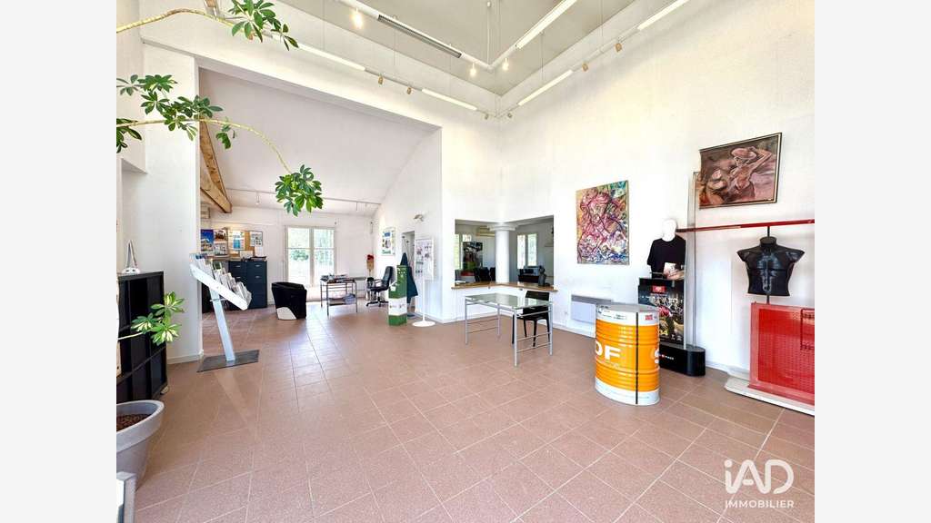 A louer boutique de 131m² à Lapalud empl n°1