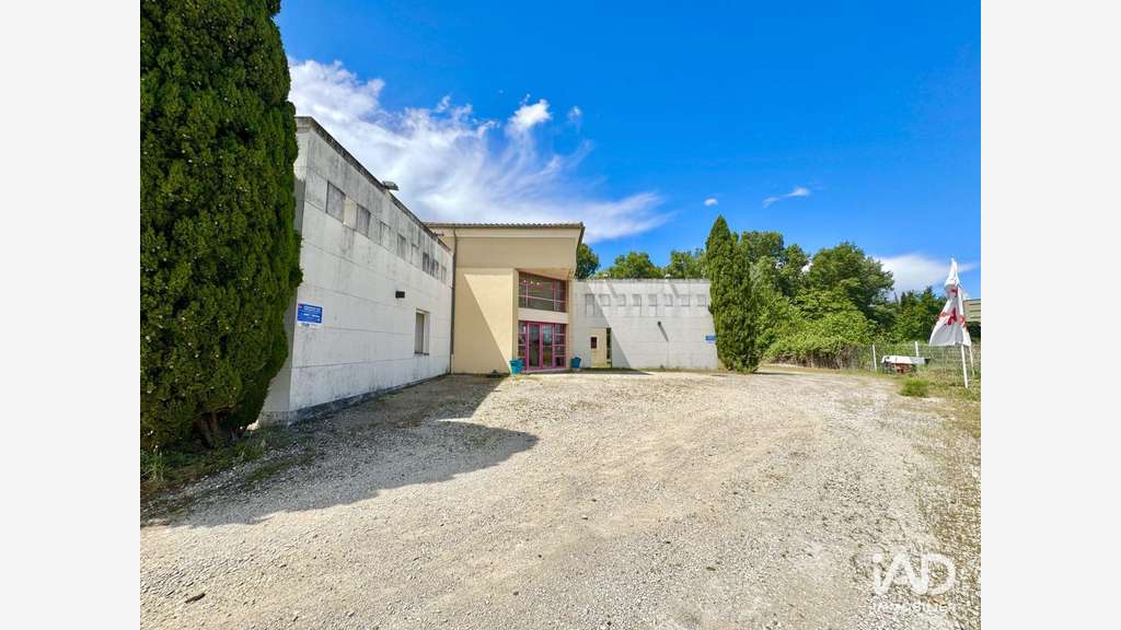 A louer boutique de 131m² à Lapalud empl n°1