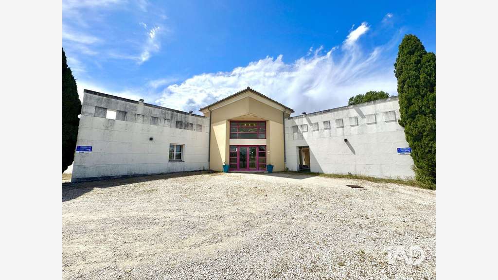 A louer boutique de 131m² à Lapalud empl n°1