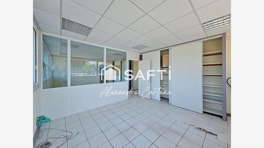 A louer local industriel bureau de 443m² Latresne