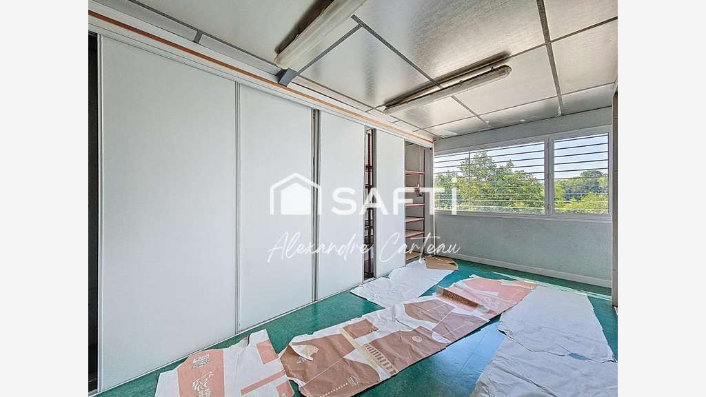 A louer local industriel bureau de 443m² Latresne
