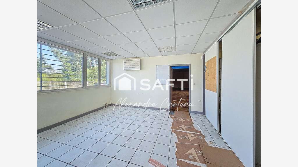 A louer local industriel bureau de 443m² Latresne