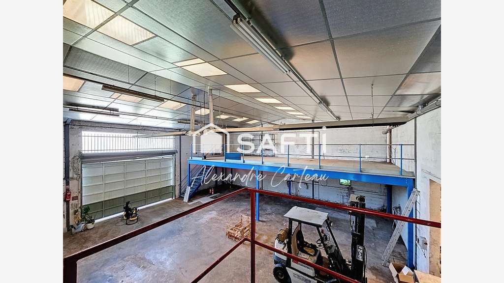 A louer local industriel bureau de 443m² Latresne