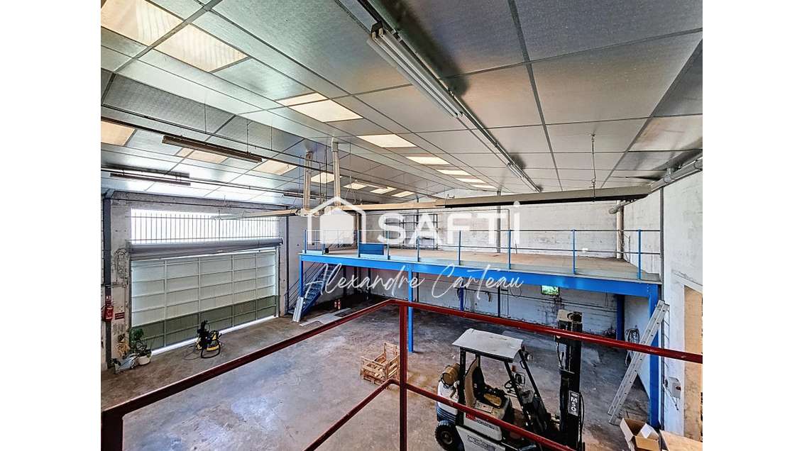 A louer local industriel bureau de 443m² Latresne