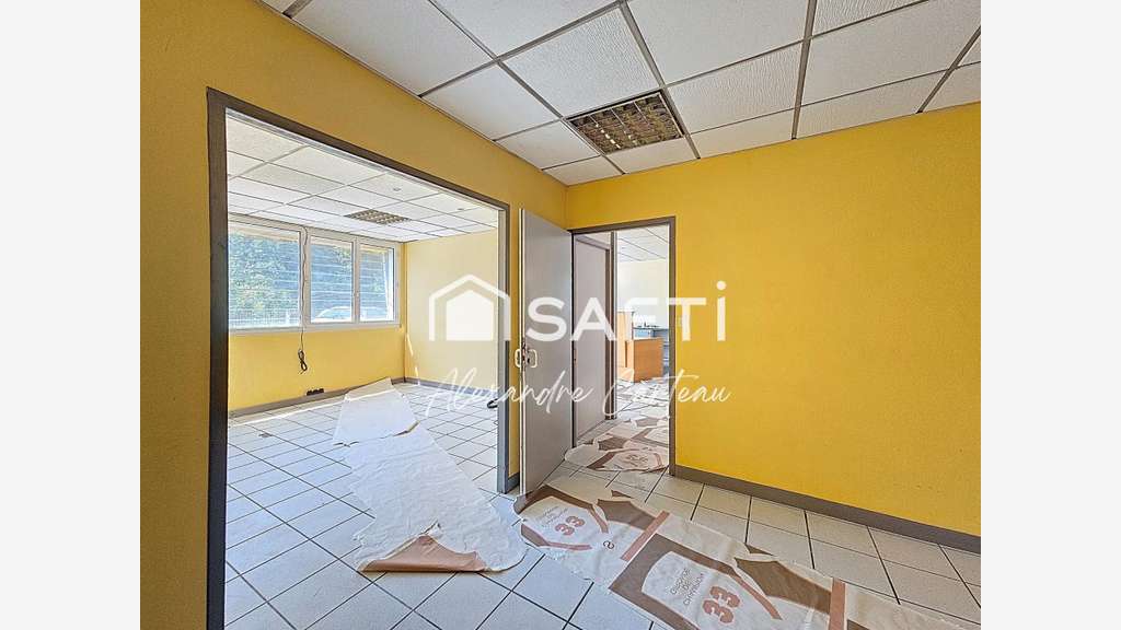 A louer local industriel bureau de 443m² Latresne