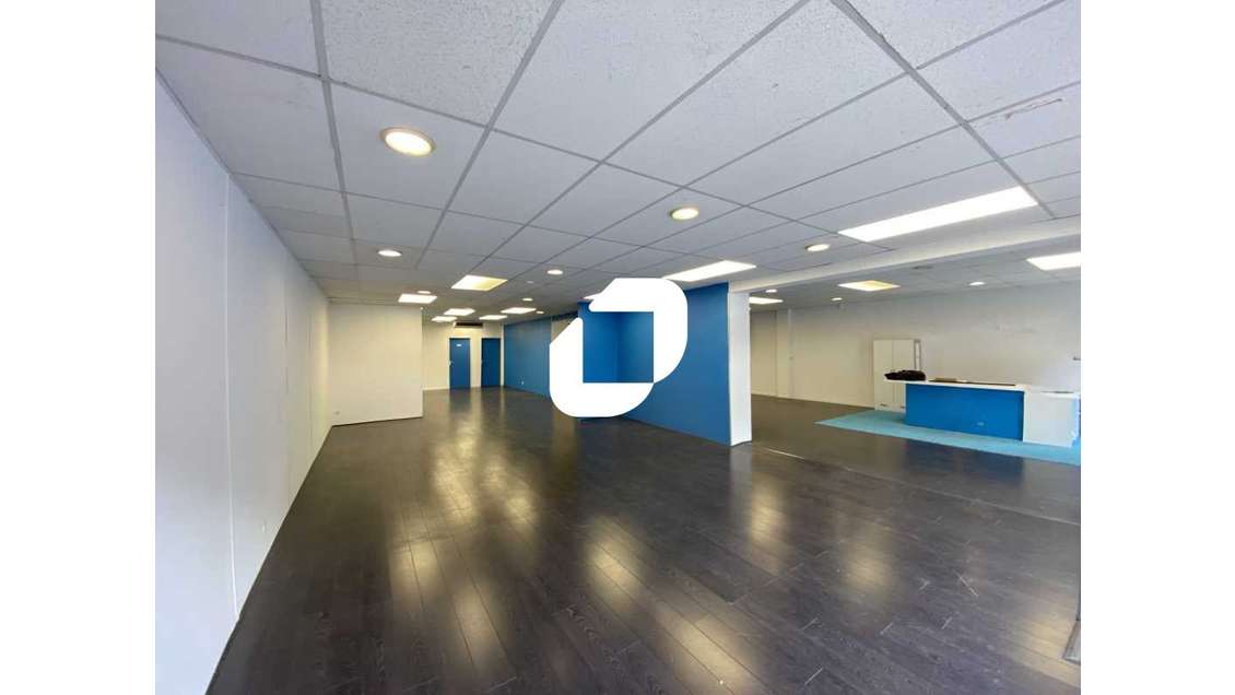 A louer Local commercial 415m² Lattes