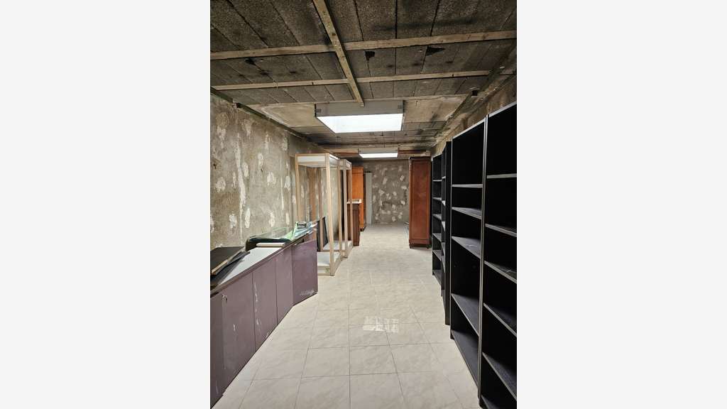 Local commercial 185m² à louer à Laval