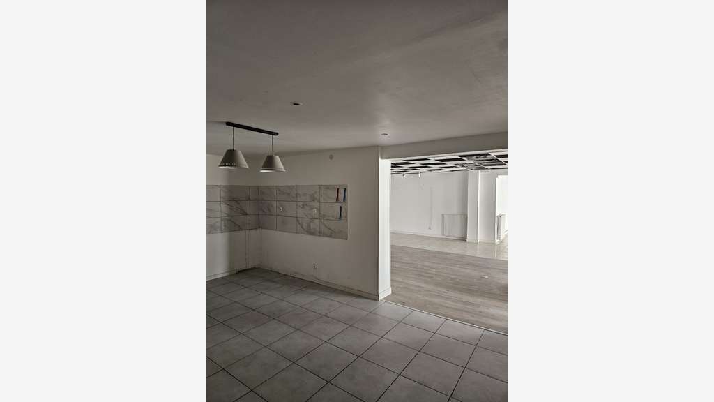 Local commercial 185m² à louer à Laval