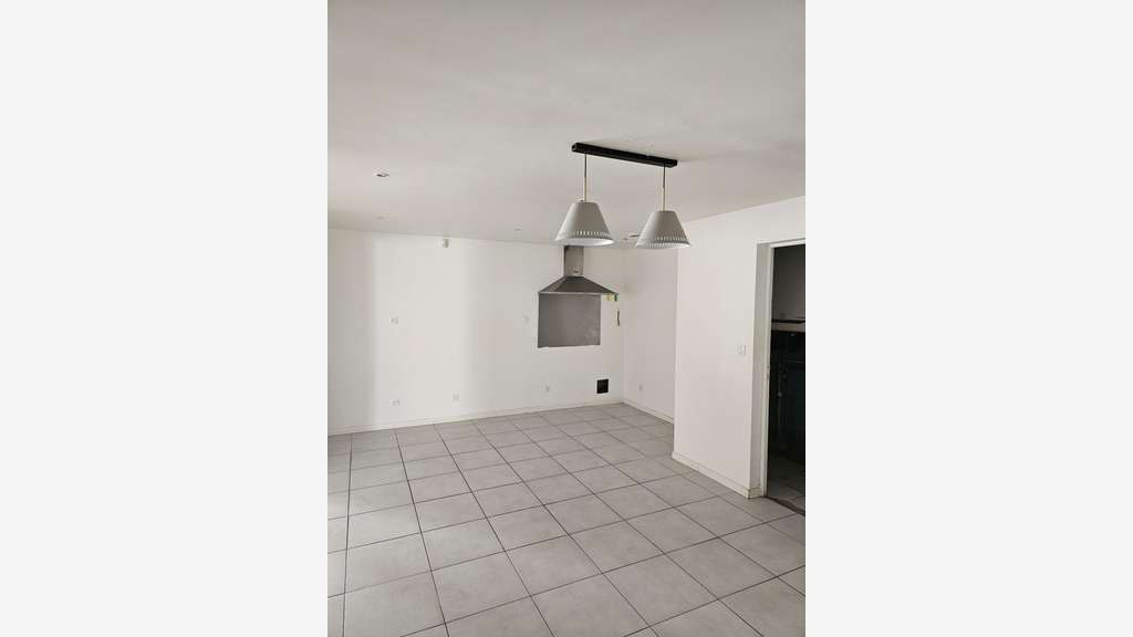 Local commercial 185m² à louer à Laval