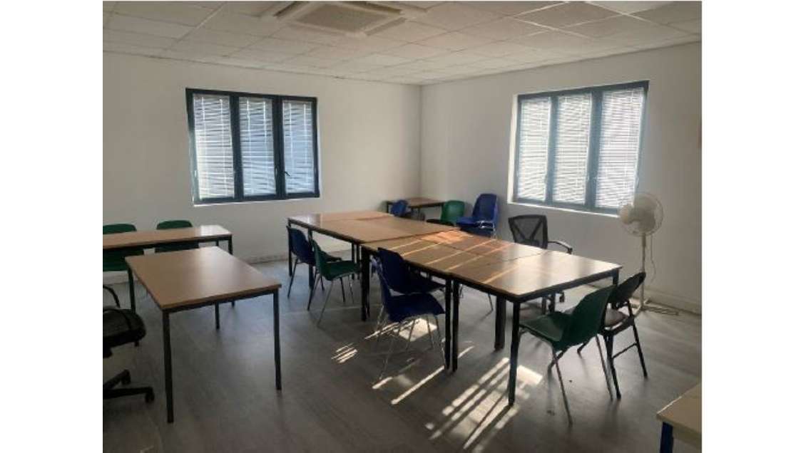 A louer local commercial 790m² à Laval