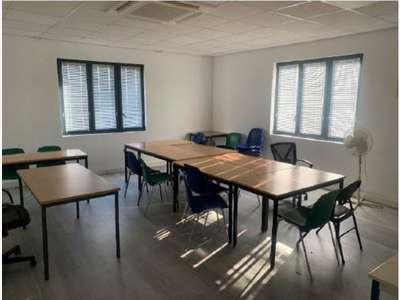 A louer local commercial 790m² à Laval