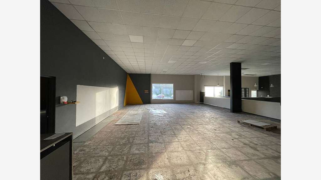 A louer local commercial 662m² agglo Laval