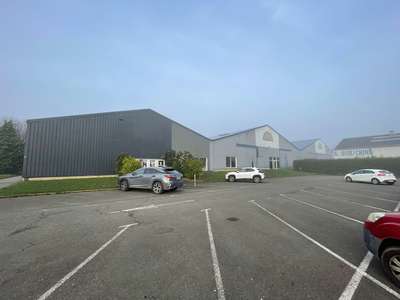 A louer local commercial 662m² agglo Laval