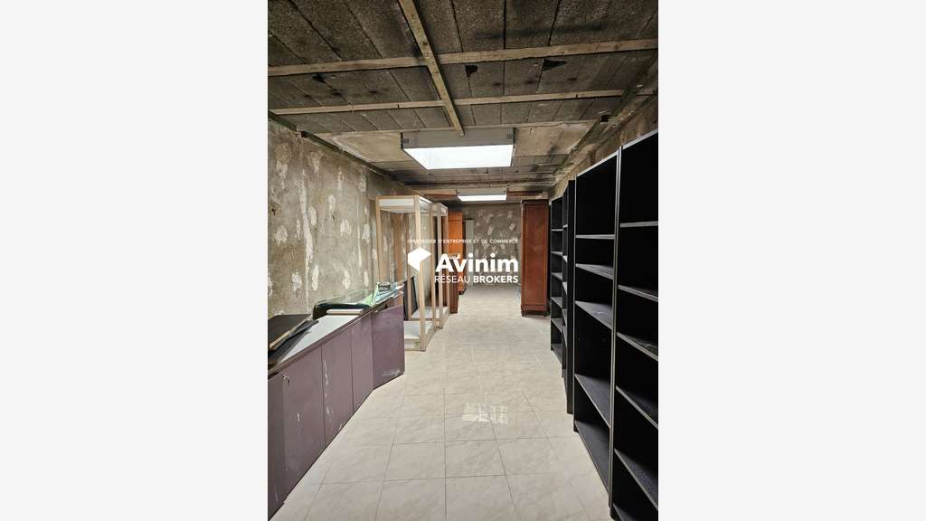 Local commercial 185m² à louer à Laval centre