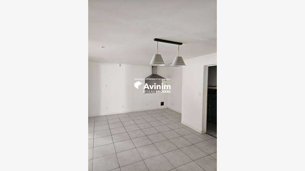 Local commercial 185m² à louer à Laval centre