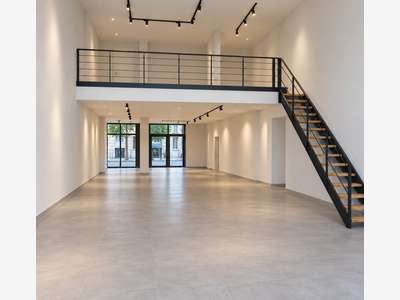 A louer local 550m² à Lavau excellente visibilité