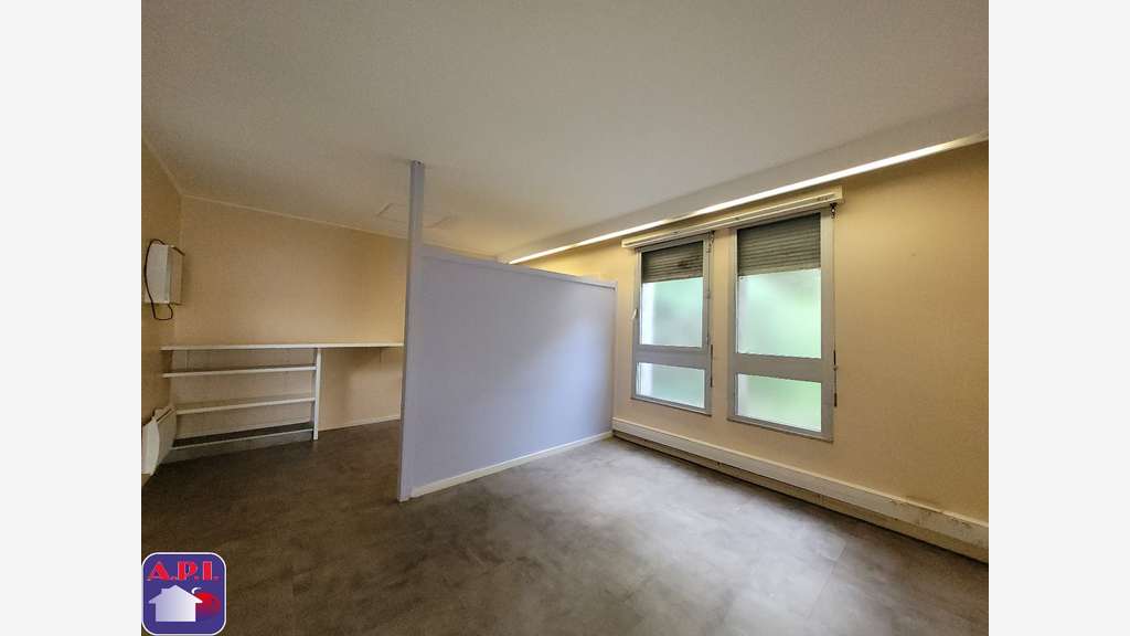 À louer local pro de 60m² en RDC à Lavelanet