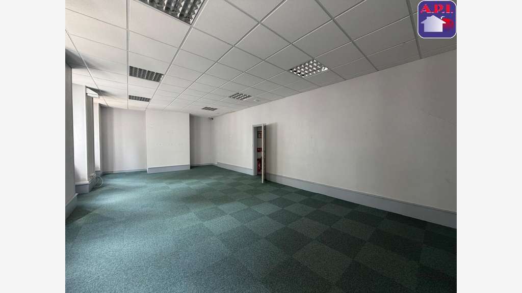 À louer local pro de 60m² en RDC à Lavelanet