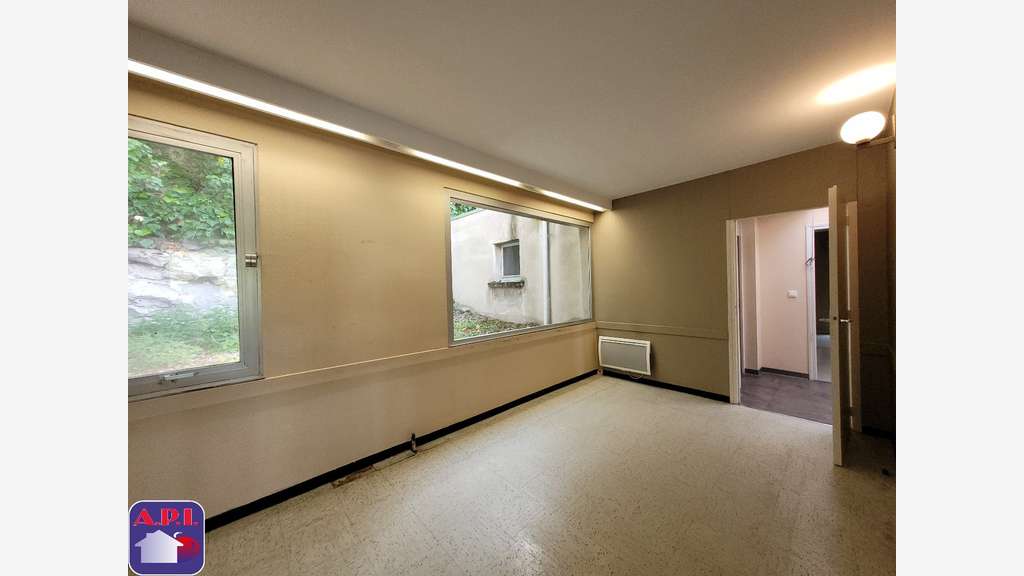 À louer local pro de 60m² en RDC à Lavelanet