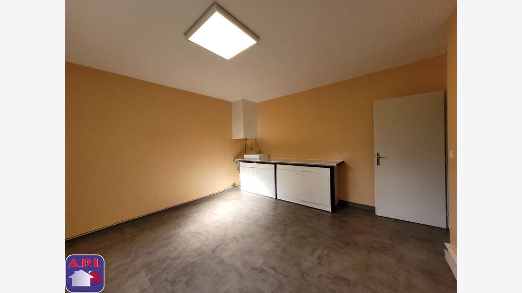 À louer local pro de 60m² en RDC à Lavelanet