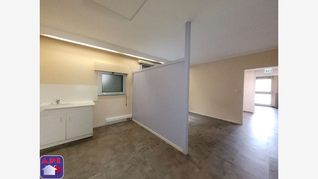 À louer local pro de 60m² en RDC à Lavelanet